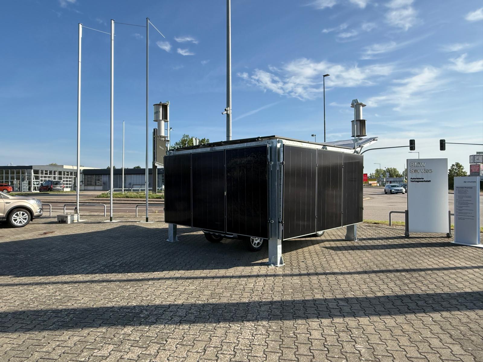 Geschlossen – kompakte Hülle aus PV-Modulen